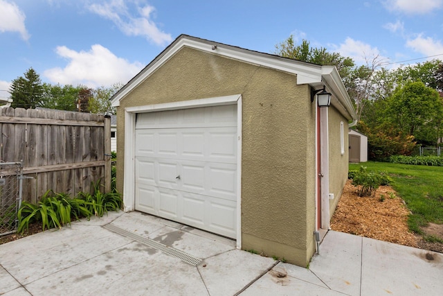 805 California Ave W, Saint Paul, MN 55117 - detached garage with concrete driveway