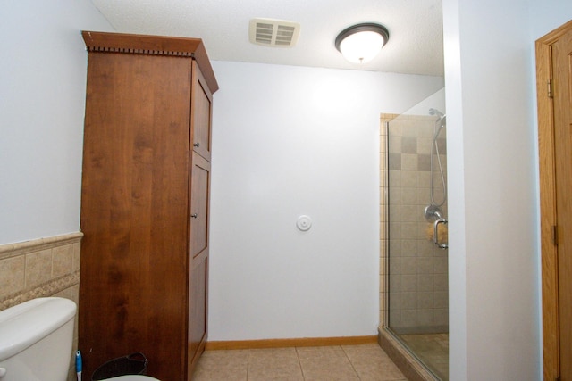 147 Waynesborough Way, Mankato, MN 56001 - full bathroom with a stall shower, toilet, and tile patterned flooring