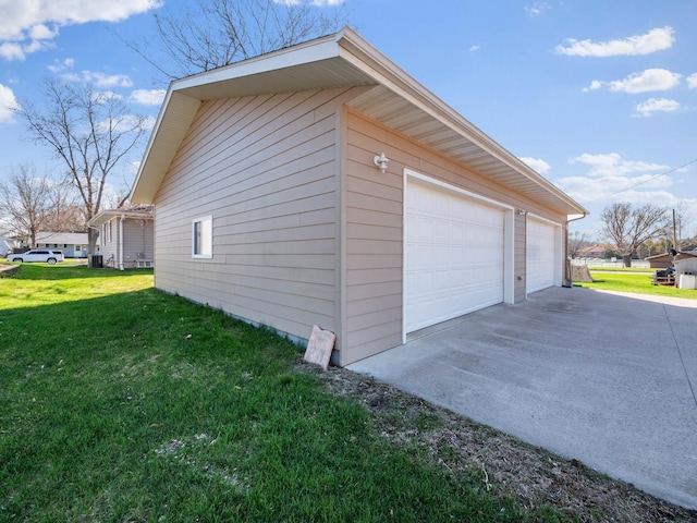 116 California Ave, Morris, MN 56267 - view of side of home featuring a yard and a garage