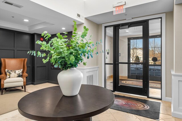 1320 Riverside Ln Unit 112, Mendota Heights, MN 55118 - lobby featuring a decorative wall and recessed lighting