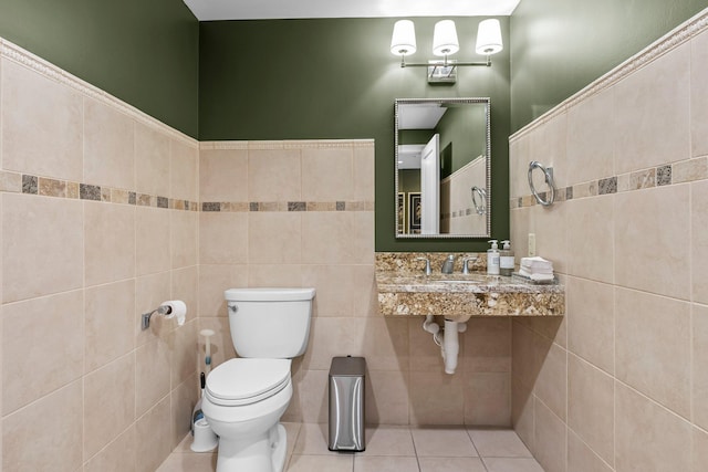 1320 Riverside Ln Unit 112, Mendota Heights, MN 55118 - half bath featuring tile walls and tile patterned flooring