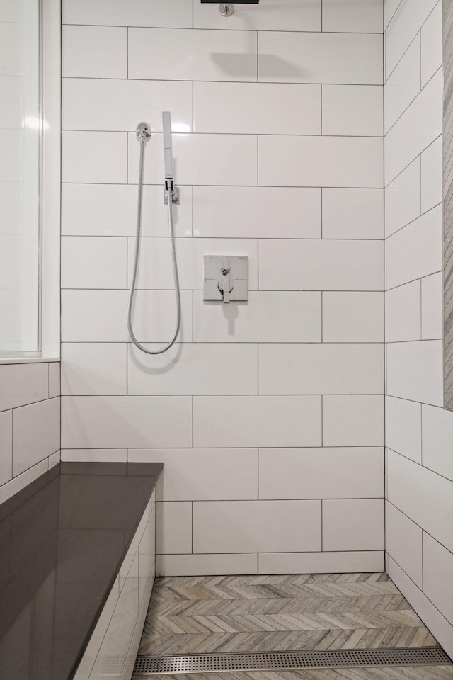 full bathroom featuring a tile shower