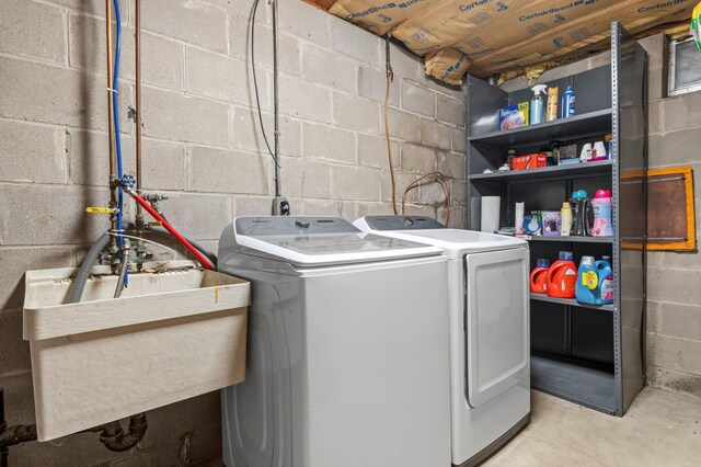 8251 158th Ln NW, Ramsey, MN 55303 - laundry room featuring washer and dryer