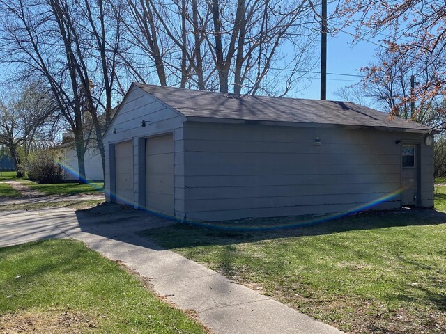 402 Main St, Mahnomen, MN 56557 - view of detached garage