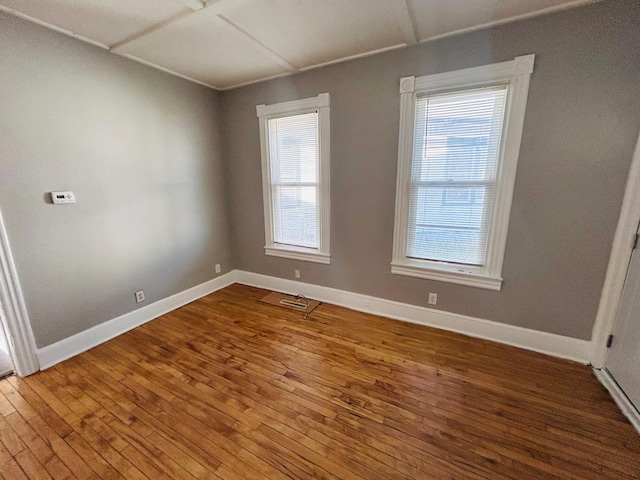 852 4th St E, Saint Paul, MN 55106 - unfurnished room featuring hardwood / wood-style flooring, plenty of natural light, and baseboards