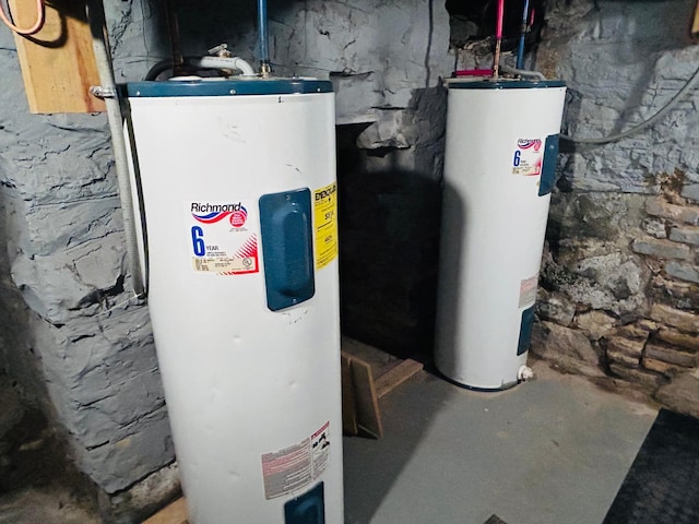 852 4th St E, Saint Paul, MN 55106 - utilities with water heater and gas water heater