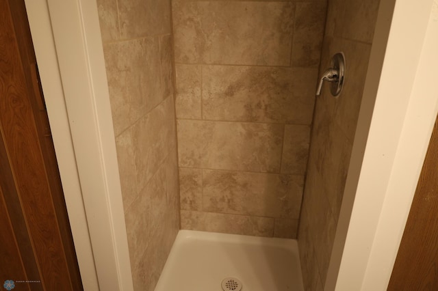 bathroom with a tile shower