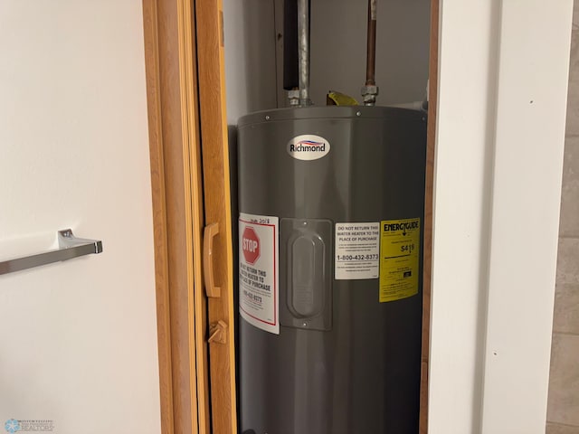 316 4th S, Breckenridge, MN 56520 - utility room featuring electric water heater