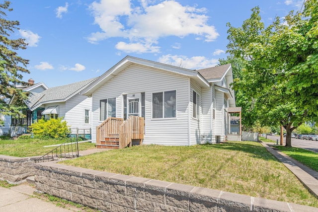 604 Asbury St, Saint Paul, MN 55104 - view of front of property featuring a front lawn and roof with shingles