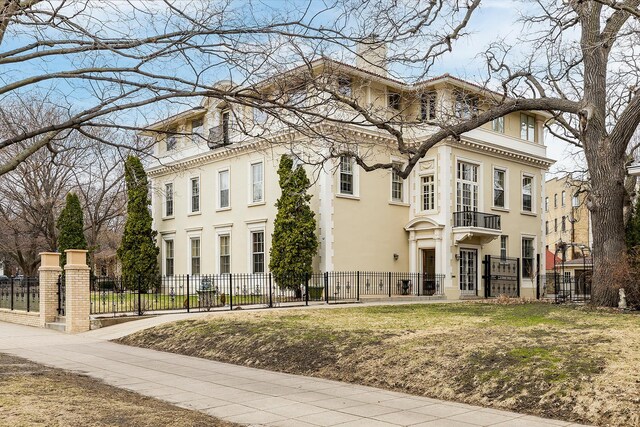 421 Summit Ave Unit 2, Saint Paul, MN 55102 - view of building exterior featuring a fenced front yard