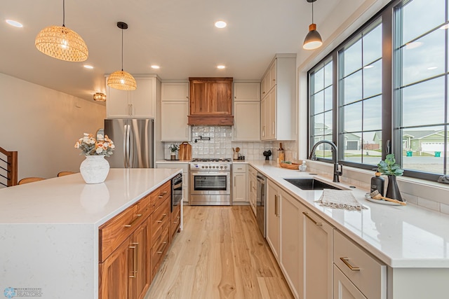 8820 Northern Lights Ave, Fargo, ND 58047 - kitchen with stainless steel appliances, a sink, light wood-style floors, backsplash, and recessed lighting