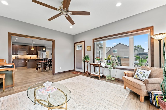 2006 13th Ave NE, Austin, MN 55912 - living area featuring light wood-style flooring, a ceiling fan, baseboards, and recessed lighting