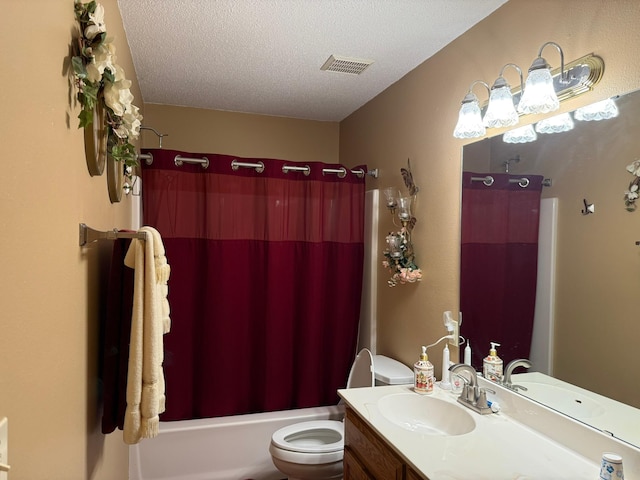 522 Delaware St SW, Lonsdale, MN 55046 - full bathroom featuring a textured ceiling, toilet, shower / tub combo, and vanity