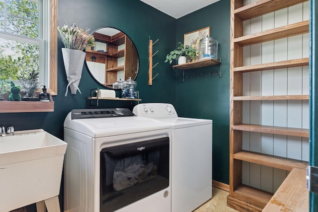 343 Primrose Path, Bayport, MN 55003 - laundry area with independent washer and dryer and a textured ceiling