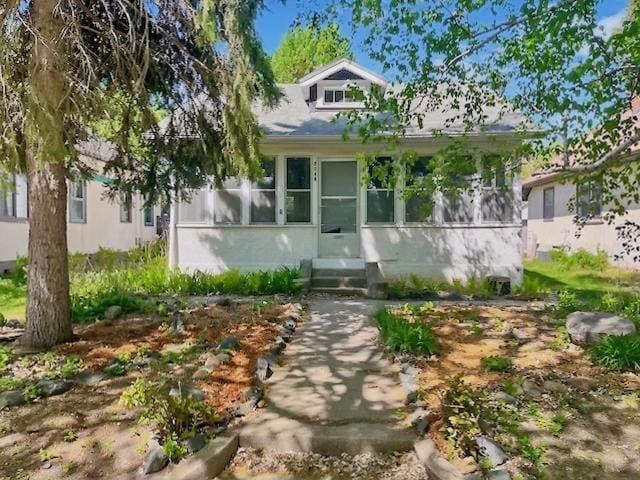 2748 41st Ave S, Minneapolis, MN 55406 - bungalow featuring entry steps