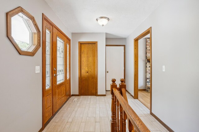 foyer featuring baseboards