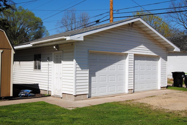 view of detached garage