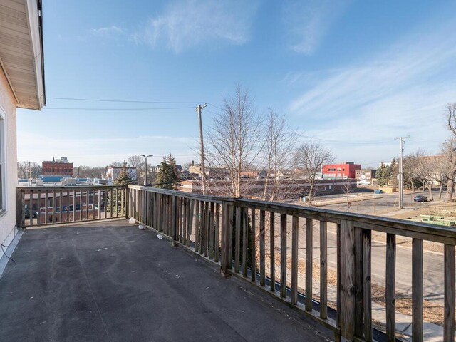 2100 Dupont Ave N, Minneapolis, MN 55411 - view of balcony