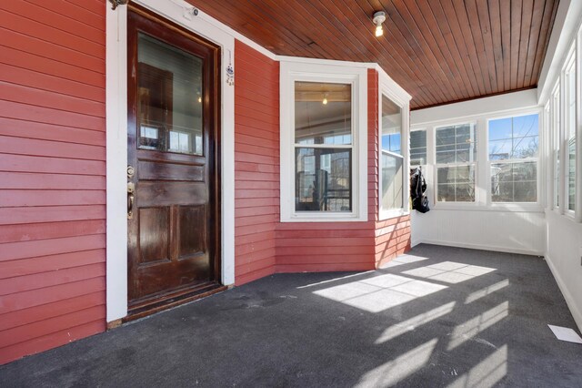 property entrance featuring a porch