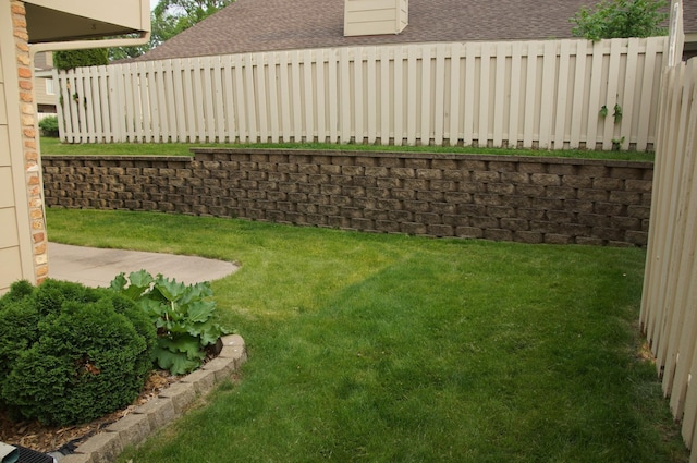 2140 Tamarin Trl, Golden Valley, MN 55427 - view of yard