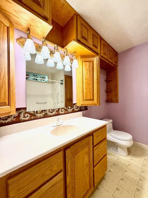 421 Main St E, Eitzen, MN 55931 - full bathroom with a shower, toilet, tile patterned floors, vanity, and baseboards