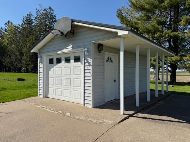 421 Main St E, Eitzen, MN 55931 - detached garage with driveway