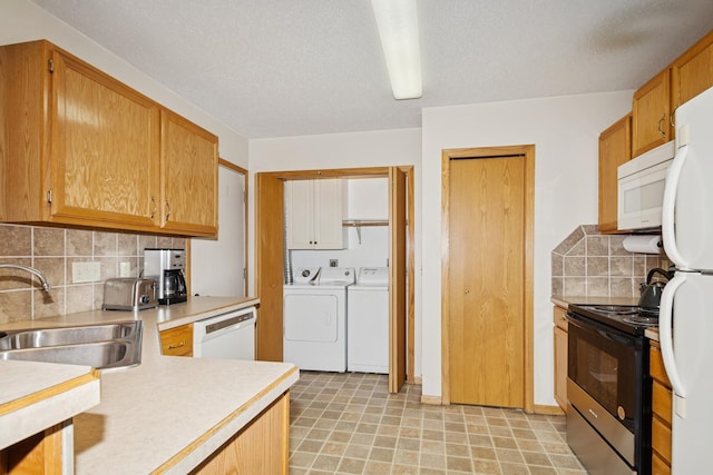 13210 Meadowood Trl NW Unit 63Nw, Coon Rapids, MN 55448 - kitchen featuring white appliances, a sink, light countertops, backsplash, and washer and dryer