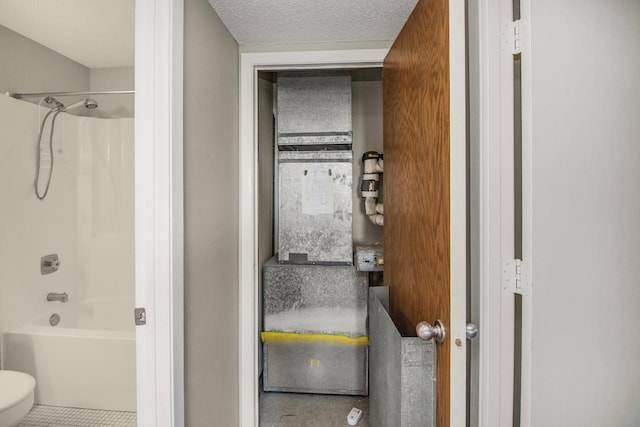 26 10th St W Unit 1701, Saint Paul, MN 55102 - bathroom with toilet, a textured ceiling, and bathing tub / shower combination