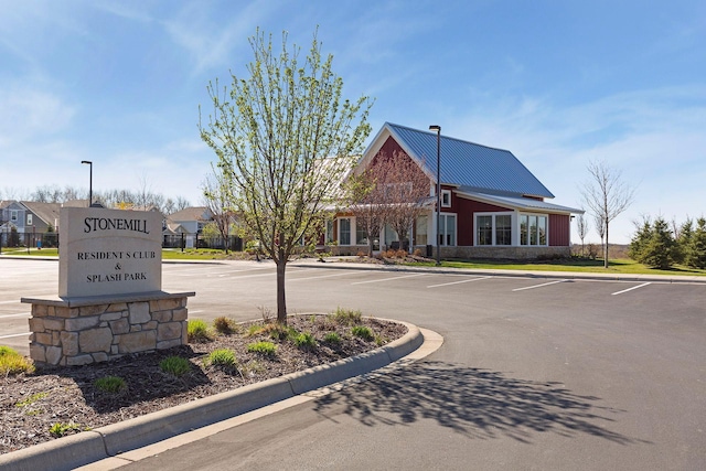 11200 Walnut Ln, Woodbury, MN 55129 - view of property with uncovered parking