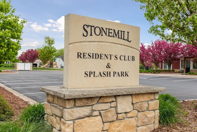 11200 Walnut Ln, Woodbury, MN 55129 - community sign featuring uncovered parking