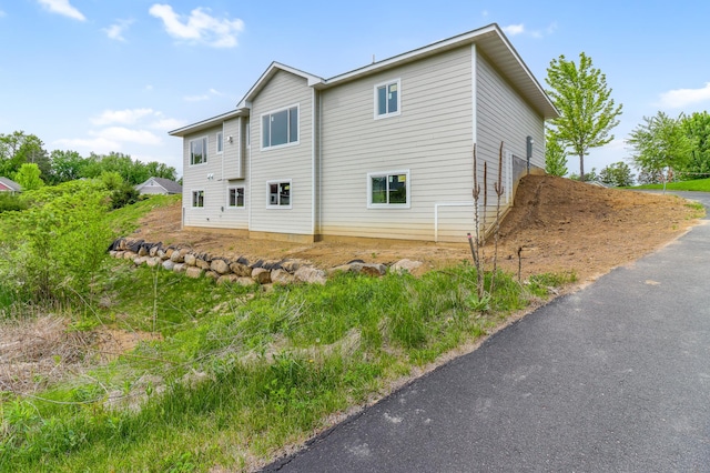 31079 Magnolia Ridge Way, Lindstrom, MN 55045 - view of side of home