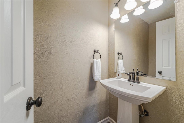 13721 Inglewood Ave, Savage, MN 55378 - bathroom featuring a sink and a textured wall
