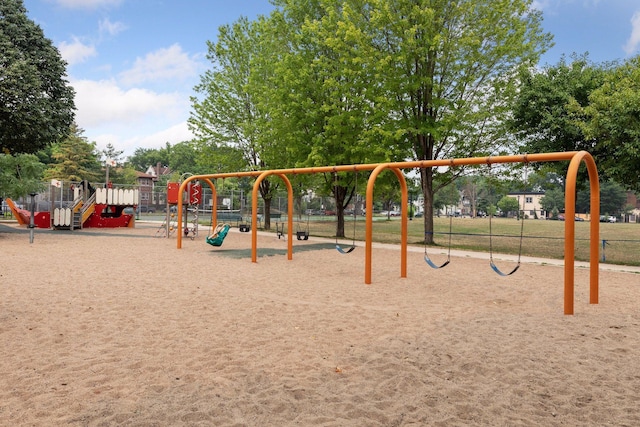518 32nd St, Minneapolis, MN 55408 - view of communal playground