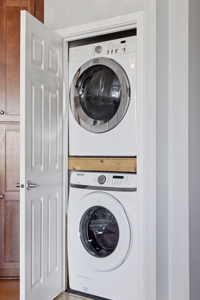 500 Grant St Unit 2509, Minneapolis, MN 55404 - washroom featuring estacked washer and dryer