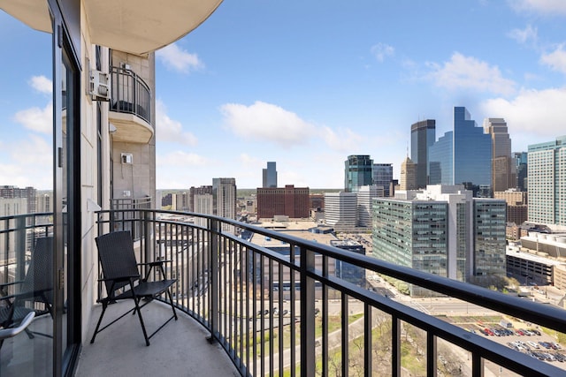 500 Grant St Unit 2509, Minneapolis, MN 55404 - balcony featuring a skyline view