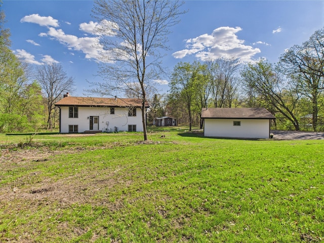 view of green lawn
