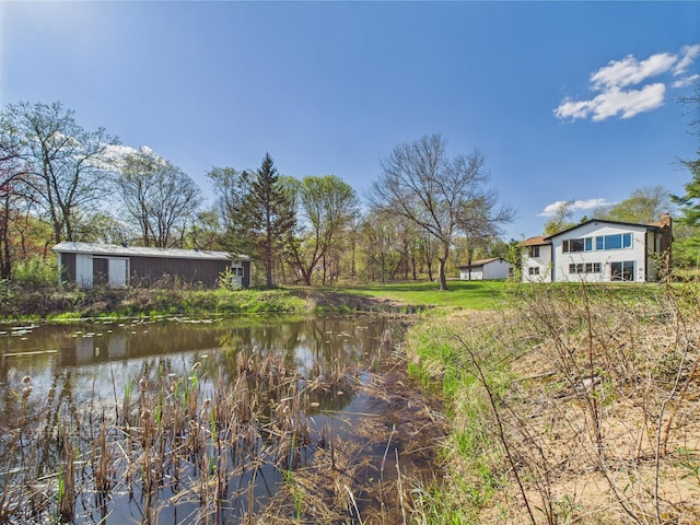 view of yard featuring a water view