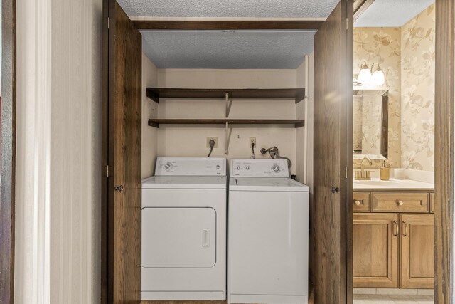 2465 Londin Ln E Unit 212, Maplewood, MN 55119 - laundry area featuring wallpapered walls, washing machine and dryer, and a textured ceiling