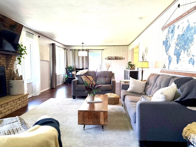 living area with wood finished floors and crown molding