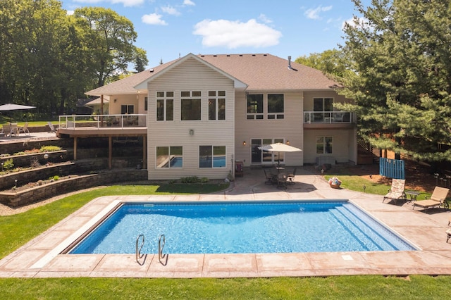 6209 Heather Pl NE, Fridley, MN 55432 - outdoor pool with a patio