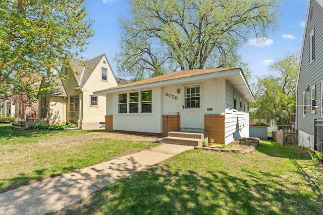 view of front of home with a front lawn