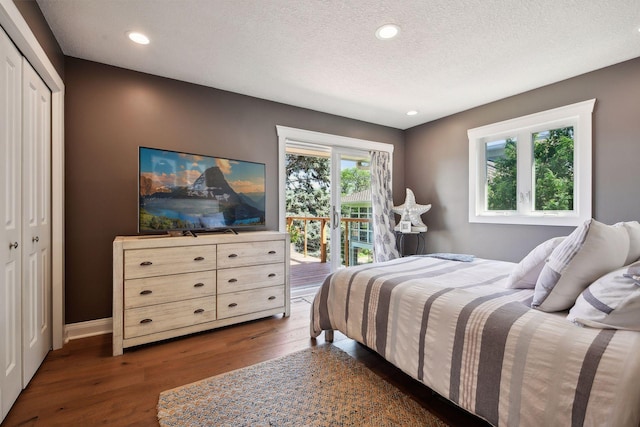 bedroom featuring access to outside, wood finished floors, recessed lighting, a closet, and baseboards