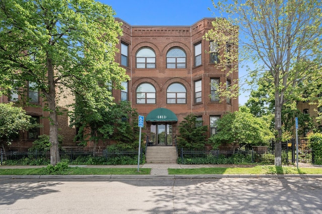 1811 Elliot Ave Unit 2, Minneapolis, MN 55404 - view of property with a fenced front yard