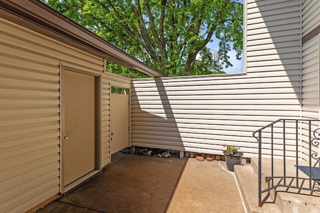 13501 Heather Hills Dr, Burnsville, MN 55337 - view of patio / terrace