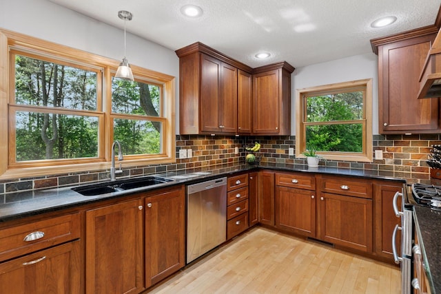 14530 Jonathan Carver Pkwy, Carver, MN 55315 - kitchen with stainless steel appliances, a sink, light wood-style flooring, brown cabinetry, and tasteful backsplash