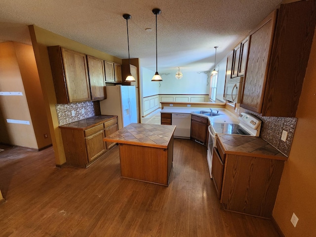 3458 Savannah Ave, White Bear Lake, MN 55110 - kitchen with white appliances, dark wood-style flooring, a peninsula, tile countertops, and a textured ceiling