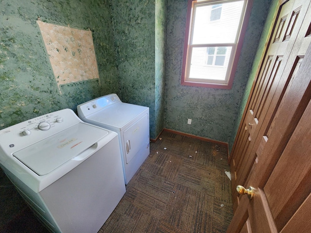 3458 Savannah Ave, White Bear Lake, MN 55110 - clothes washing area with wallpapered walls, independent washer and dryer, and baseboards