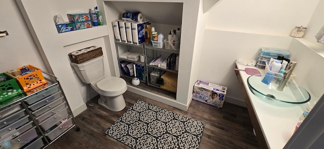 304 1st Ave E, Halstad, MN 56548 - bathroom featuring wood finished floors, toilet, and baseboards