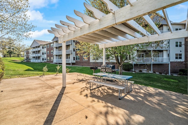 2231 Penn Pl Unit 114, North Saint Paul, MN 55109 - surrounding community with a pergola, a yard, and a patio