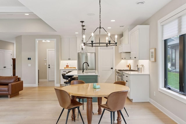 16798 Stirrup Ln, Eden Prairie, MN 55347 - dining area featuring a chandelier, light wood-style flooring, baseboards, and recessed lighting